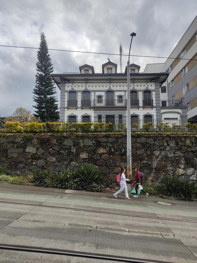 Hermoso Apartaestudio Calle Del Tranvia Medellin